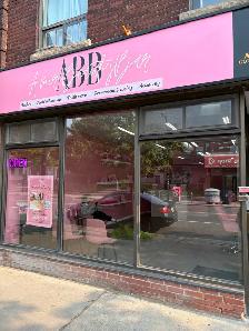 Nail tech table rental - Amiri Beauty Bar - Photo 3