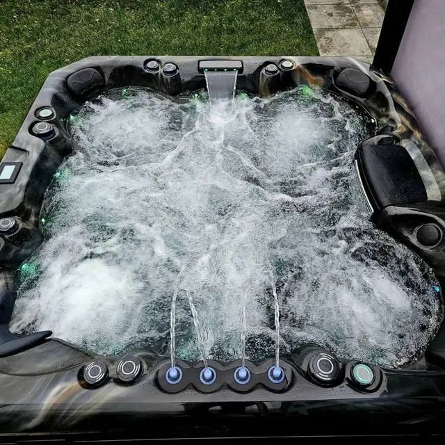 ORION HOT TUB FOR SALE