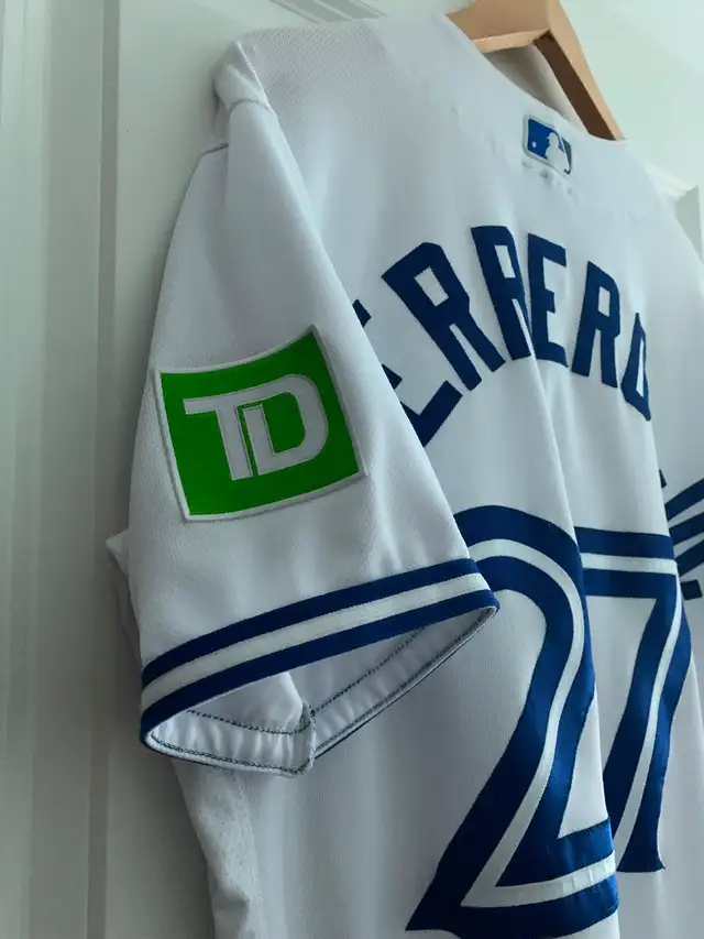 Selling a 2022 Authentic Nike Blue Jays Vladdy Jr. Jersey. - Photo 4