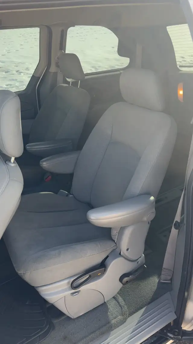 2007 Dodge Caravan SXT 3.3L - Photo 7