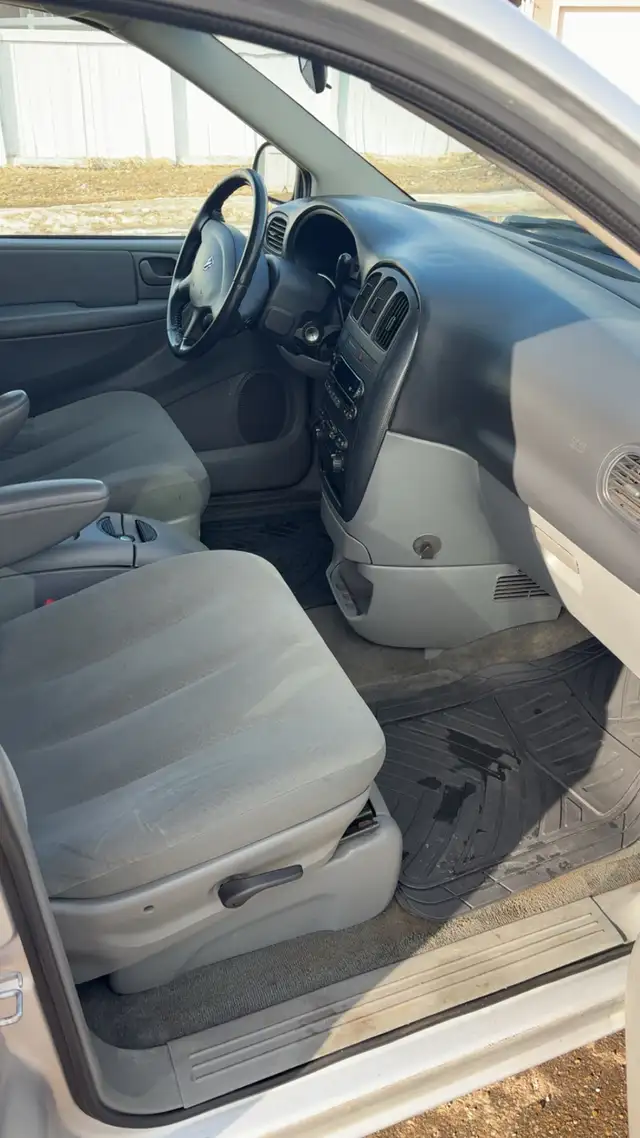 2007 Dodge Caravan SXT 3.3L - Photo 9