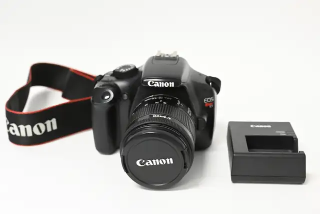 canon EOS Rebel T3 withe 18-55mm USED in working condition