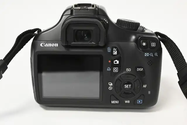 canon EOS Rebel T3 withe 18-55mm USED in working condition - Photo 4