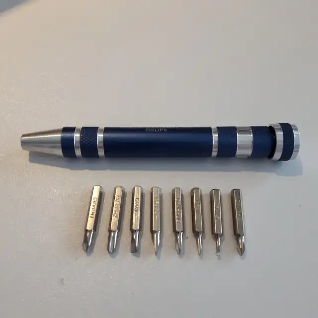 2 OUTILS À VISSER:1 NOIR 6 OUTILS 1 BLEU 8 OUTILS $10.00 CHACUN - Photo 4