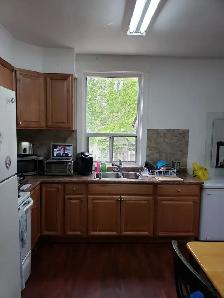 House for rent May 1, utilities included, Christie and St.Clair - Photo 3