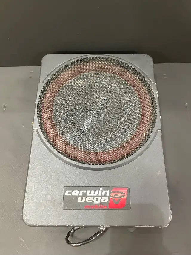 CERWIN VEGA MOBILE AMP/SUB