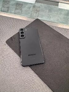 Unlocked Samsung S22 (128 GB) with 1 year warranty! - Photo 5