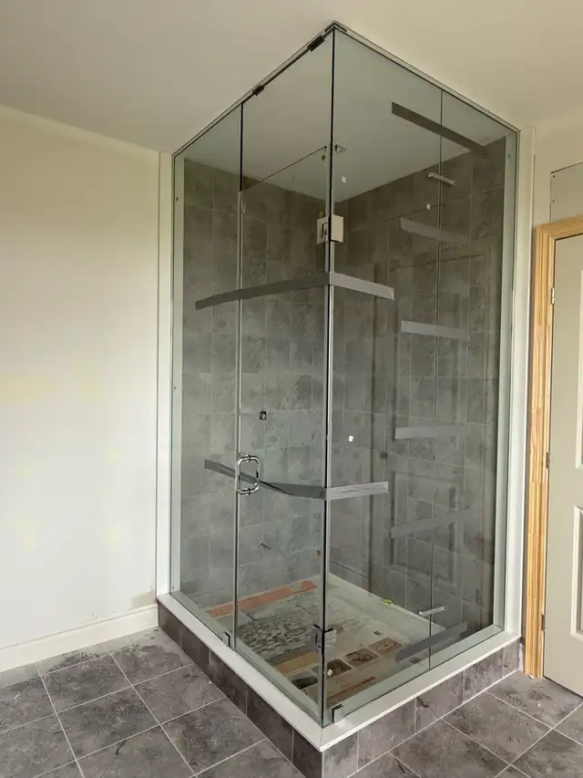 Glass Shower Doors - Photo 2