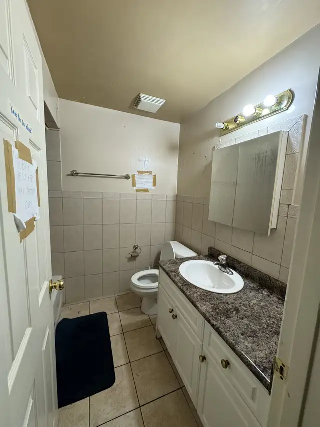 Very spacious studio room for 1 or couple, May 1 Wilson-Bathurst - Photo 5