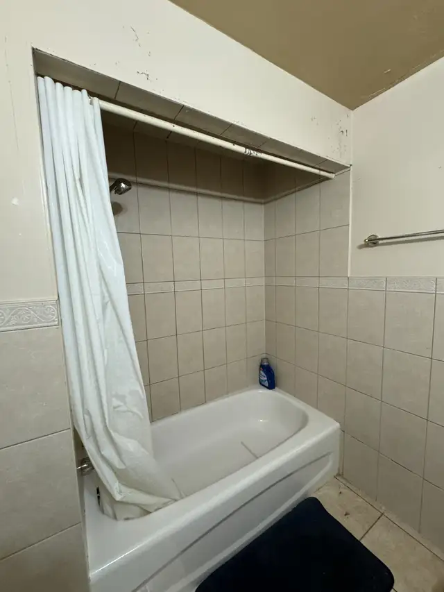 Very spacious studio room for 1 or couple, May 1 Wilson-Bathurst - Photo 6