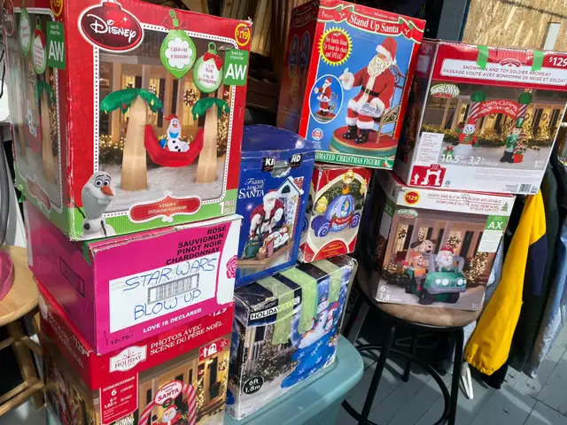 CHRISTMAS INFLATABLES - Photo 2