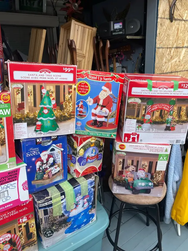 CHRISTMAS INFLATABLES - Photo 3