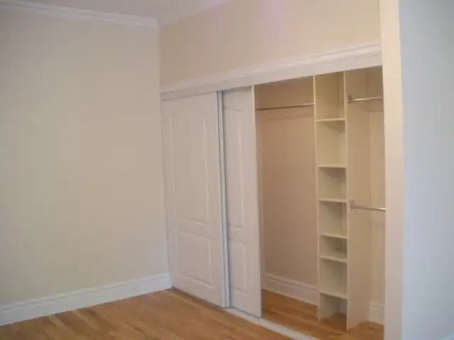 Mile-end 2 bedroom   Den - Photo 5