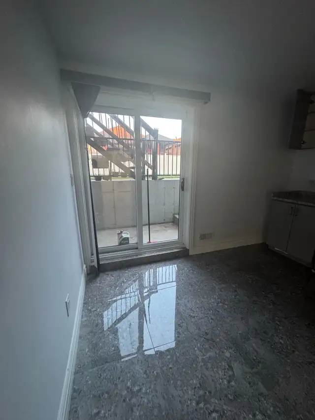 basment for rent - Photo 5