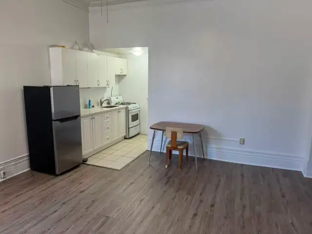 1 unit on main floor in house walk to UFT near Subway - Photo 4
