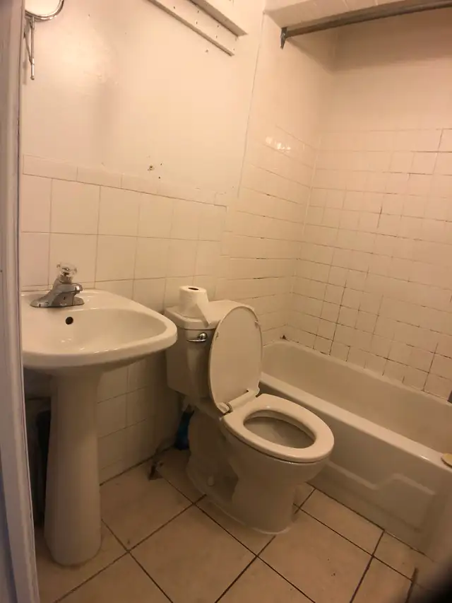 1 unit on main floor in house walk to UFT near Subway - Photo 7