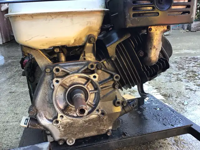 Honda Gas Motor - Photo 3