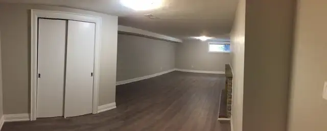 Renovated Large 1 Bedroom Basement Apartment Separate Entrance - Photo 2