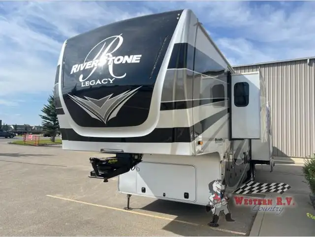 2021 Riverstone 39 RKFB