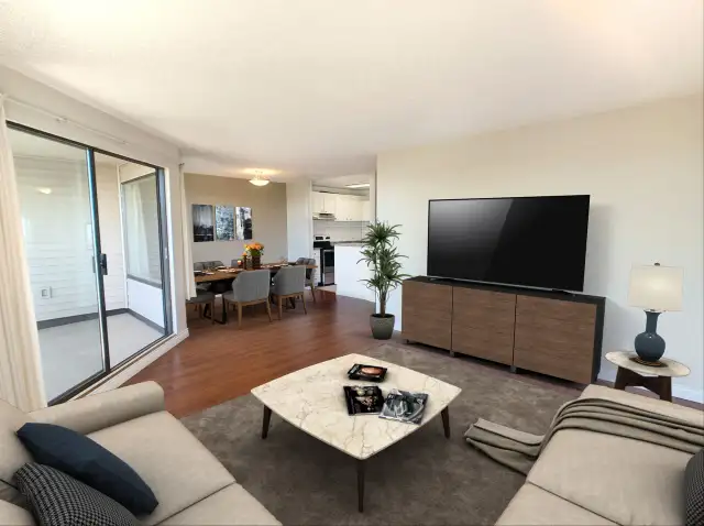 Stunning South West Facing  Corner Suite! - Photo 2