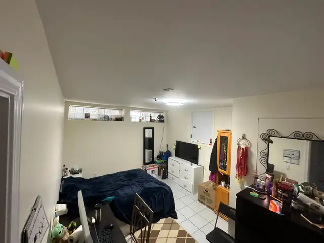 LOOKING FOR 1 PERSON TO SHARE 1 BDRM IN A 3 Bdrm BSMT SUITE  VE - Photo 7