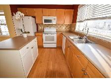 Experience warmth and comfort in a room like home, 5 mins to LRT - Photo 3