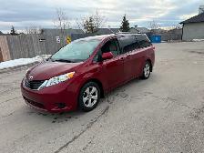 2011 Toyota Sienna LE model