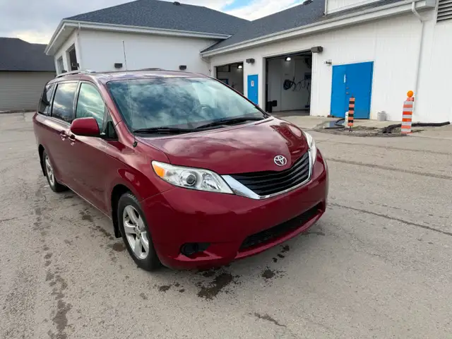 2011 Toyota Sienna LE model - Photo 4