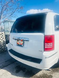 Mini Van Chrysler Town Country  2008  loaded Reduced Moving - Photo 3