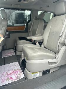 Mini Van Chrysler Town Country  2008  loaded Reduced Moving - Photo 5