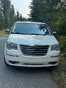 Mini Van Chrysler Town Country  2008  loaded Reduced Moving - Photo 9