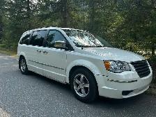 Mini Van Chrysler Town Country  2008  loaded Reduced Moving - Photo 10