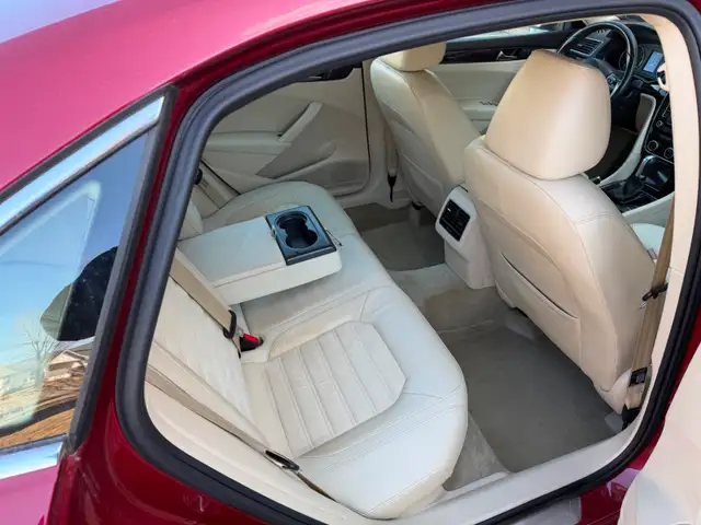 2015 VW Passat Low km, Highline - Photo 12