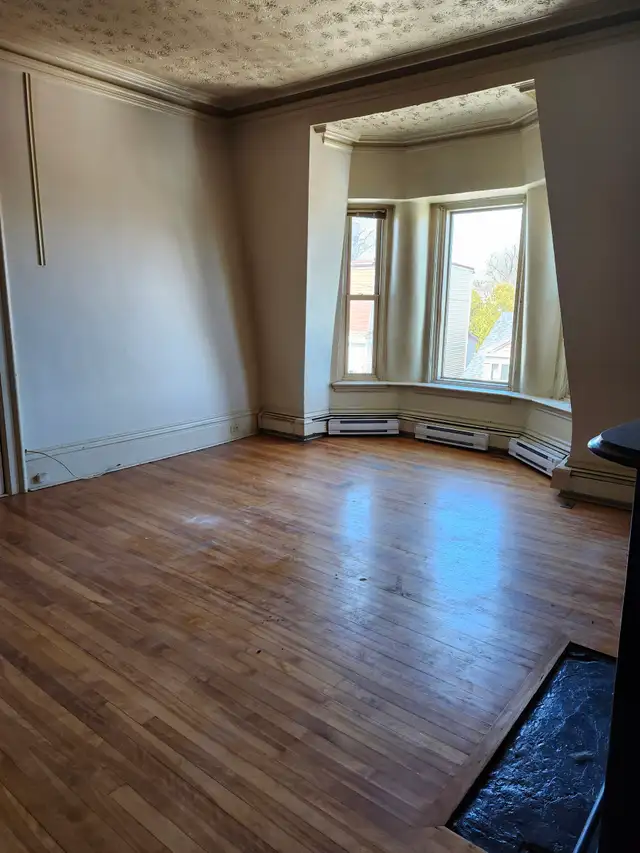 142 Leinster St - 2BR Uptown, Laundry, Water Views - Photo 3
