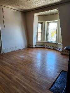 142 Leinster St - 2BR Uptown, Laundry, Water Views - Photo 3