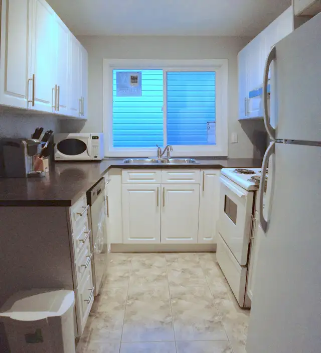 SE Edmonton semi/furnished duplex easy to downtown & Sherwood Pk - Photo 3