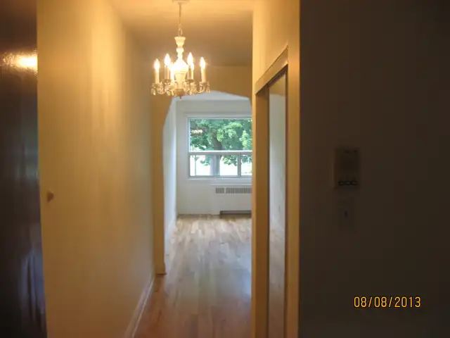 METRO COTE ST. CATHERINE 5.5 FRONT  CLOSE TO ALL - Photo 7