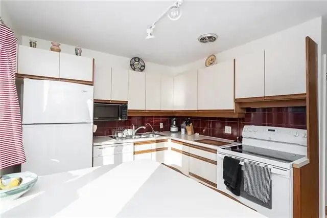 Available July 1 - Sargent Park Main Floor Duplex - Photo 4