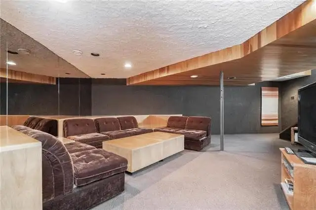 Available July 1 - Sargent Park Main Floor Duplex - Photo 9