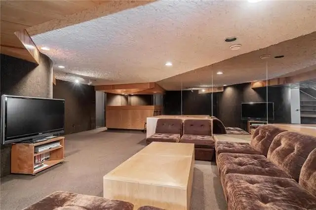 Available July 1 - Sargent Park Main Floor Duplex - Photo 10