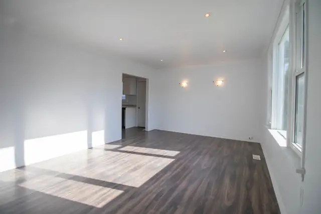 23 St. Patrick St, St. Catharines - 3 Bedroom Main Unit - Photo 2