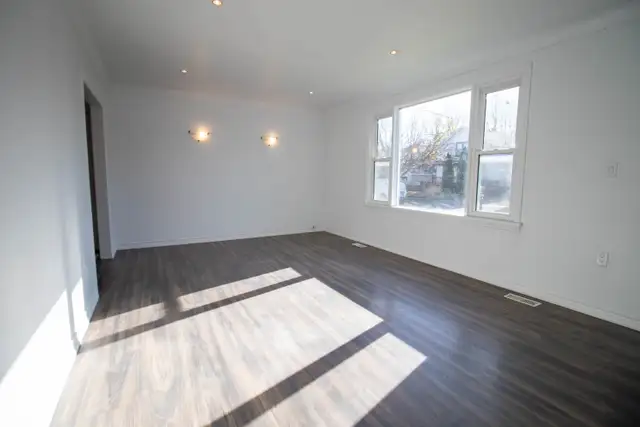 23 St. Patrick St, St. Catharines - 3 Bedroom Main Unit - Photo 3