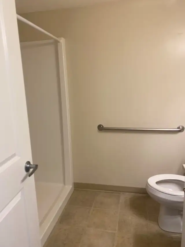 55  Seniors Studio Apartment in secure building - Photo 5