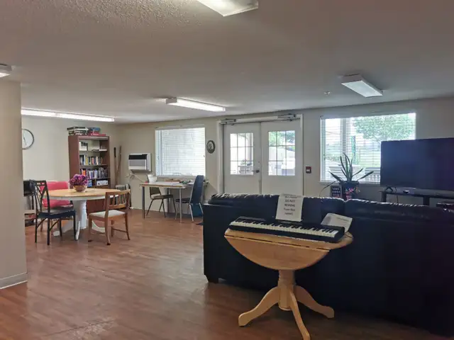 55  Seniors Studio Apartment in secure building - Photo 7