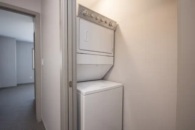 Beautiful Townhome in Sylvan Lake - $699 Security Deposit Promo - Photo 11