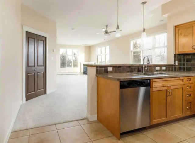 2 Bedroom 2 Bathroom unit in Sommerset Condos Sylvan Lake - Photo 4