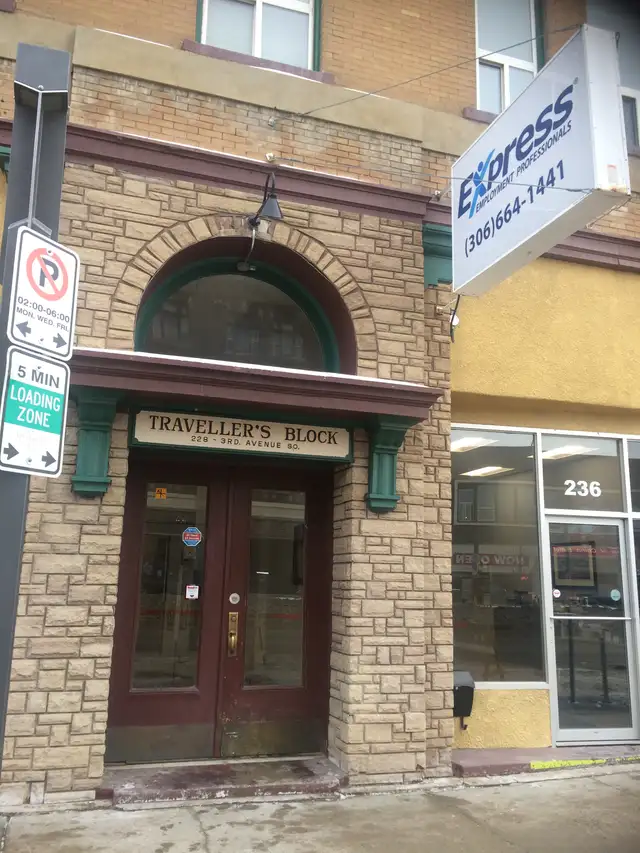 BACHELOR SUITES available in the hub of downtown!