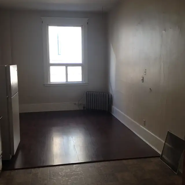 BACHELOR SUITES available in the hub of downtown! - Photo 2