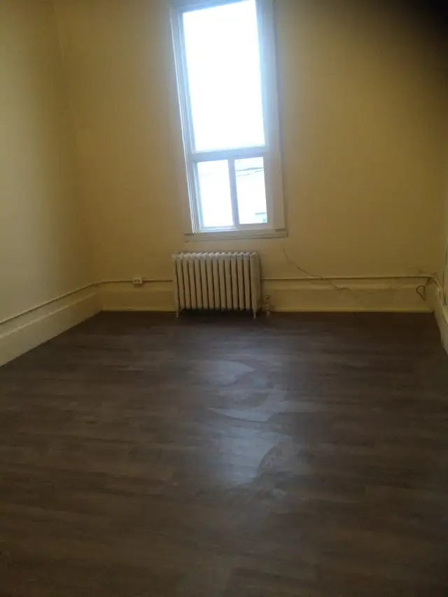 BACHELOR SUITES available in the hub of downtown! - Photo 3