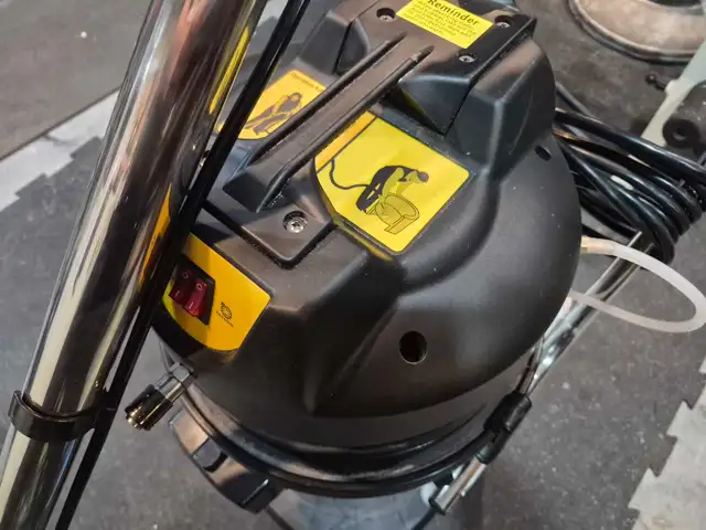 carpet Steam Cleaner - Photo 2